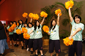 A warm and energetic welcome from the cheerleaders of Osaka Gakuin University.