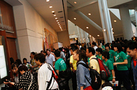 Many guests waited patiently outside the entrance for the opening of the doors.