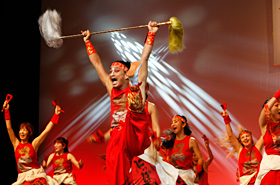 The powerful and dynamic dance of SUGAREN will fascinate and energize anyone who sees it.