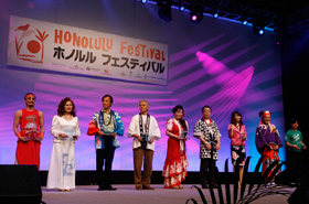 The presentation of Best Contribution Awards to performing groups that have participated in the Honolulu Festival for consecutive years.