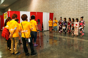 he Kinami Hairstyling College students, members of the project themselves, were interviewed about their home town Aomori. 