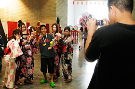 The students in their yukata introduced their beautiful tradition to many attendees.