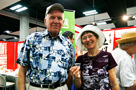 It was the very first time for this couple from Canada to taste Japanese sake. "It definitely tastes different from the wine we usually drink," said the couple.