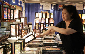 The Alohi Manao booth sold Asian lanterns. These colorful lanterns are even popular in Hawaii!