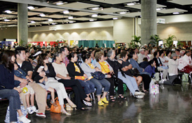 A huge crowd came to watch the performances. 