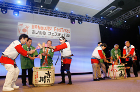 Kagami biraki ceremony celebrating the success of the Honolulu Festival and commemoration of the Honolulu and Nagoka sister city pact.