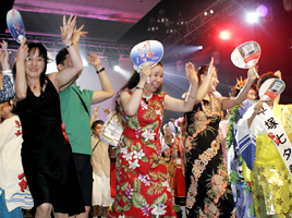 The whole gala area full of Awaodori dancers