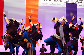 The traditional Yosakoi Dance of Tosa, Kochi Prefecture begins by the sounding of the naruko to the beat of Yosakoi Bushi.