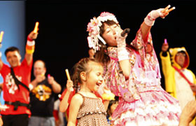 Children loved Momoi and got up on stage to dance with her and her Otaku fans.