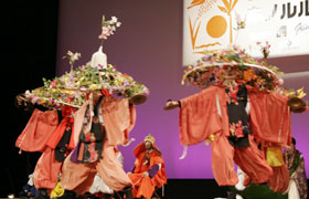 Daidengaku was a collaboration of dancers from Japan and Hawaii. Hawaii Convention Center Festival Stage was packed for this performance.