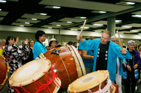 The sound of the taiko gets louder and louder.