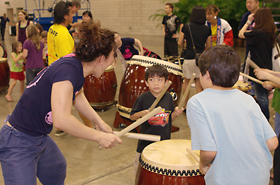 The beat of the wadaiko vibrates in your body… WOW.