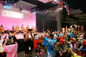 The guests couldn't help but get up and dance to the beat of the Okinawan music.