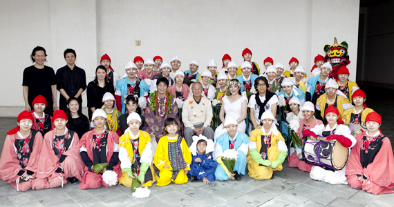 Performers of Daidengaku and Tenshumonogatari Those on the left of Keiko Matsuzaka are Kyogen Masters Man Nomura and Manzo Nomura. Producer Rintaro Mayuzumi is on her right.