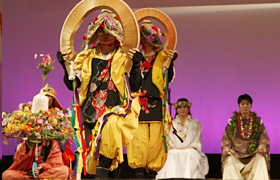 The dances are performed in front of Keiko Matsuzaka and Manzo.