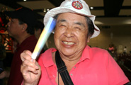 A local fan enjoys Momoi’s performance, glow stick in hand