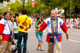 Mayor of Honolulu Peter Carlisle decides to walk the Grand Parade and "talk story" with the spectators instead of riding his convertible. President of the Honolulu Festival Foundation, Keiichi Tsujino, on the left.