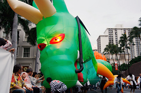 The Saitama Ryujin Matsuri Kai dragon rushes the audience on occasion.