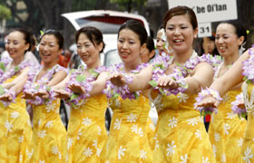 The Obama Girls and Obama Boys in their bright yellow costumes. All smiles!