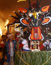 Here comes the Chibikko Daijayama created for the children. This is the first time for it to appear in the Grand Parade.