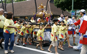 Each year the children cheer loudly and carry the Inaho Kodomo Mikoshi.