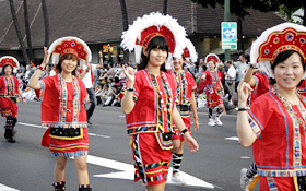 The native costumes of Taiwan are cute and vibrant.