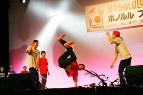 Double Dutch group "dig up treasuere" from  Kyoto's Ritsumeikan University