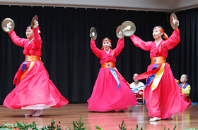 Korean folk dance by The Korean Traditional Music Association of Hawaii.