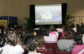 The area was packed during the presentation of Doraemon: Nobita's Dinosaur 2006-The Movie.