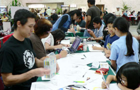 Many children participated in the manga artist workshop.