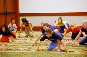 The members of SUGAREN and the people of Hawaii danced YOSAKOI together.